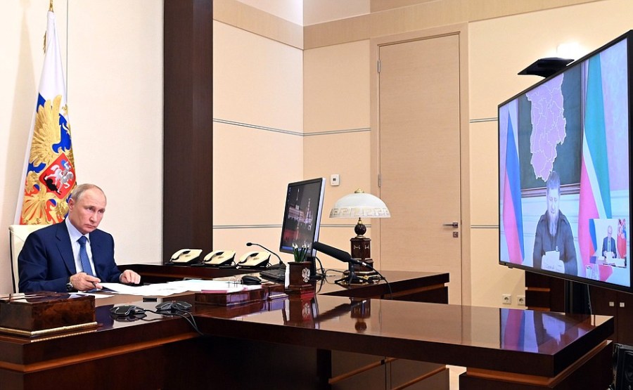 Kremlin 1 SUR 4 DU 23.06.2021- Réunion de travail avec le chef de la Tchétchénie Ramzan Kadyrov 23 juin 2021