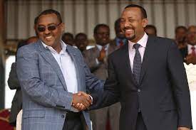 Le vice-premier ministre Demeke Mekonnen (à gauche) et le premier ministre Abiy Ahmed Ali. © Tiksa Negeri Reuters