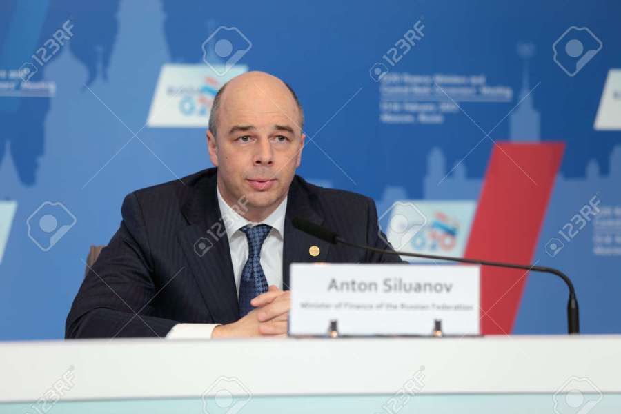 30053440-moscou-russie-feb-16-anton-siluanov-le-ministre-des-finances-de-la-fédération-de-russie-à-une-confér ministre des Finances Anton Siluanov