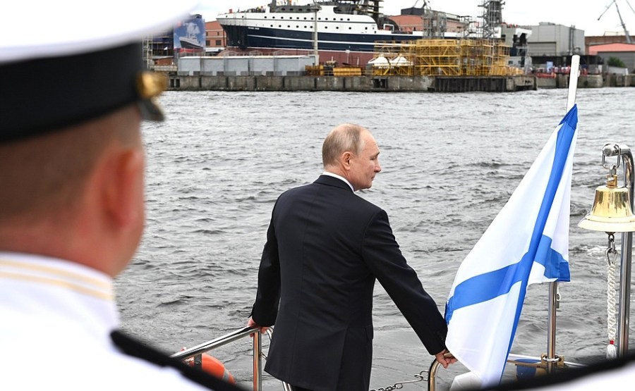 CHALUTIER 2 XX 7 Lancement du super chalutier Mekanik Sizov à Saint-Pétersbourg 25 juillet 2021 – 12H50