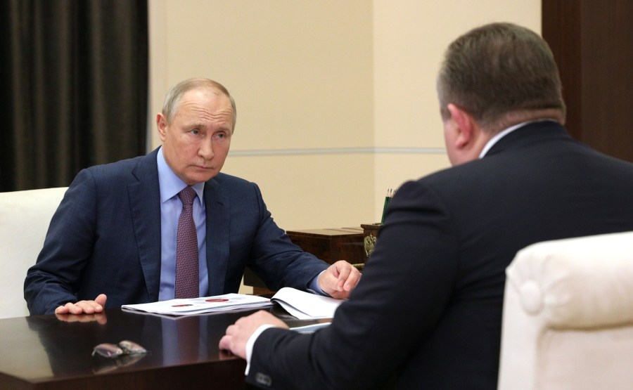 Kremlin - 2 XX 3 DU 22.07.2021 Rencontre avec le PDG de United Shipbuilding Corporation Alexei Rakhmanov - 22 juillet 2021