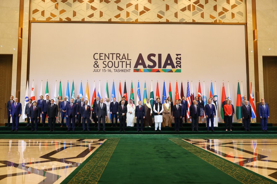 Sergueï Lavrov lors d'une session plénière de la conférence internationale Asie centrale et du Sud ... connectivité régionale. Défis et opportunités, Tachkent, 16 juillet 2021