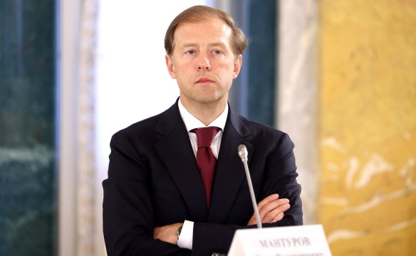 https://sansapriori.net/wp-content/uploads/2022/06/ph-6-s-8-ministre-de-lindustrie-et-du-commerce-denis-manturov-avant-une-reunion-sur-le-developpement-de-lindustrie-automobile.-photo-tass.jpg?w=584&h=360